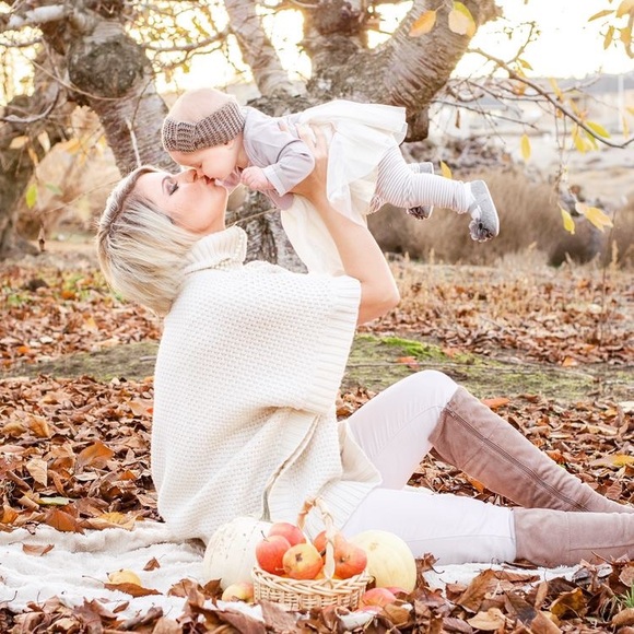 MATERNITY FRIENDLY MYSTERY BOX & 1 BABY OUTFIT - Picture 11 of 16